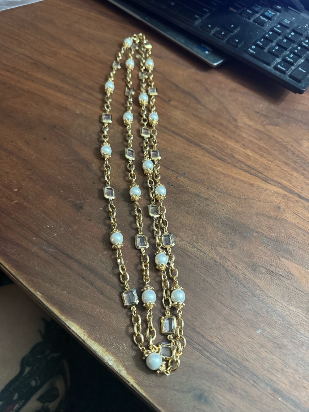 Jewelry Concepts Goldtoned Faux Pearl/Crystal Necklace *READ* - Picture 2 of 7